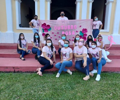 Alunos do curso de Enfermagem realizam ação educativa alusiva ao Outubro Rosa Alunos do curso de Enfermagem realizam ação educativa alusiva ao Outubro Rosa