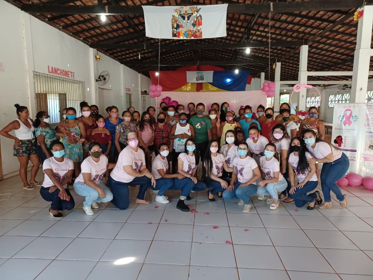 Alunos do curso de Enfermagem realizam ação educativa alusiva ao Outubro Rosa