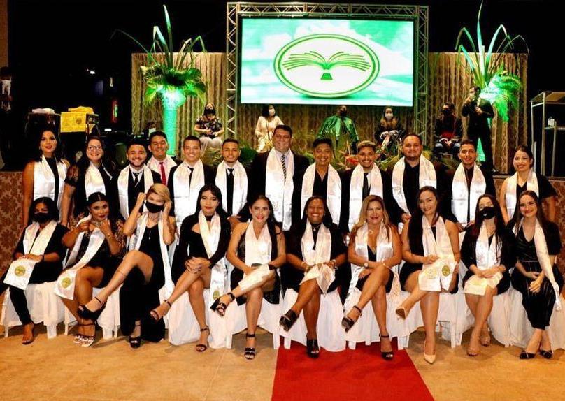 Curso de Direito da Esamaz Abaetetuba realiza Cerimônia de Outorga da Faixa aos acadêmicos da Instituição