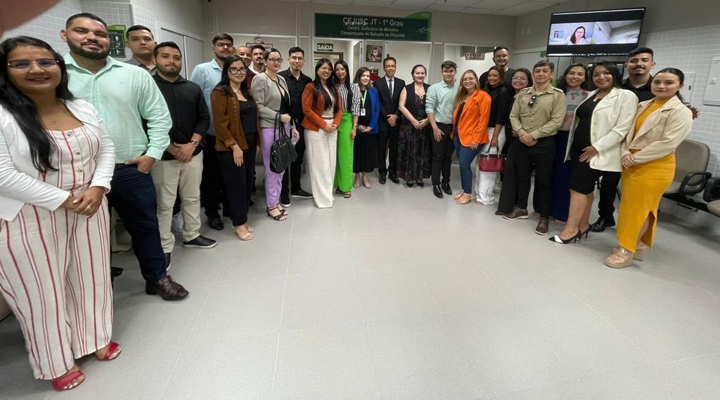 Acadêmicos do curso de Direito realizam visita guiada à Justiça do Trabalho da 8ª região